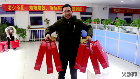 玉豬辭舊歲,金鼠報(bào)春歸!心系員工,情暖冬日,火爆網(wǎng)新年好禮大派送! 玉豬辭舊歲,金鼠報(bào)春歸!心系員工,情暖冬日,火爆網(wǎng)新年好禮大派送!