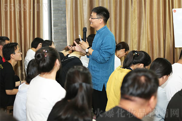 一家人,一條心,一個(gè)方向,一起前進(jìn)! 一家人,一條心,一個(gè)方向,一起前進(jìn)!