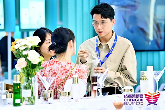 點(diǎn)燃破局與新生,成都美業(yè)博覽會引爆美業(yè) 點(diǎn)燃破局與新生,成都美業(yè)博覽會引爆美業(yè)